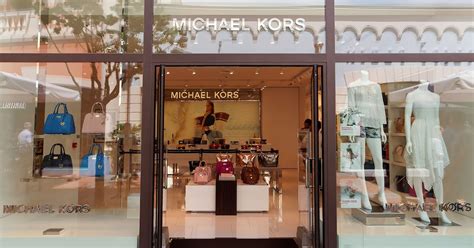 Michael Kors to Shut 100 to 125 Stores  